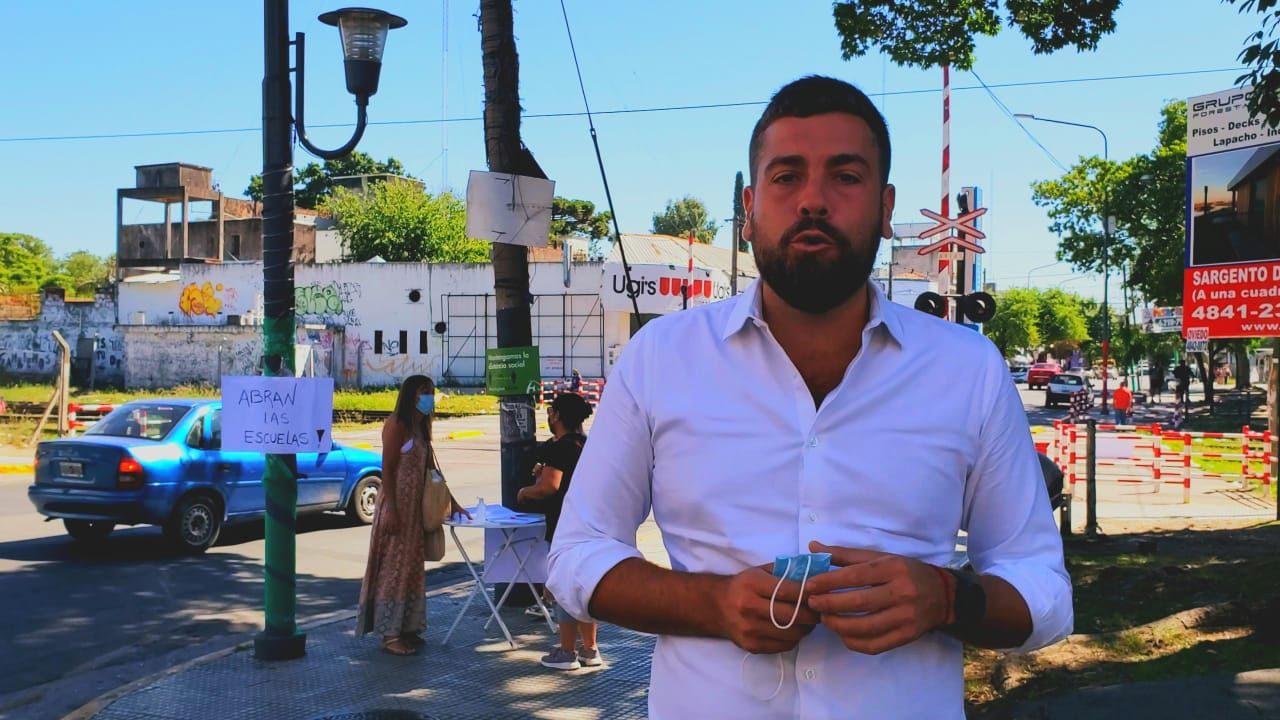 Referentes de Juntos por el Cambio juntan firmas en Hurlingham para que vuelvan las clases
