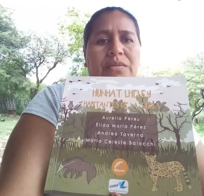 La EdUNaF entregó libro infantil escrito en wichí y castellano