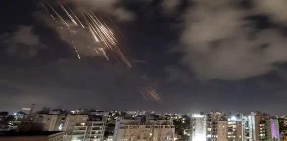 Qué es y cómo funciona la Cúpula de Hierro, el sistema de defensa israelí que interceptó la lluvia de misiles