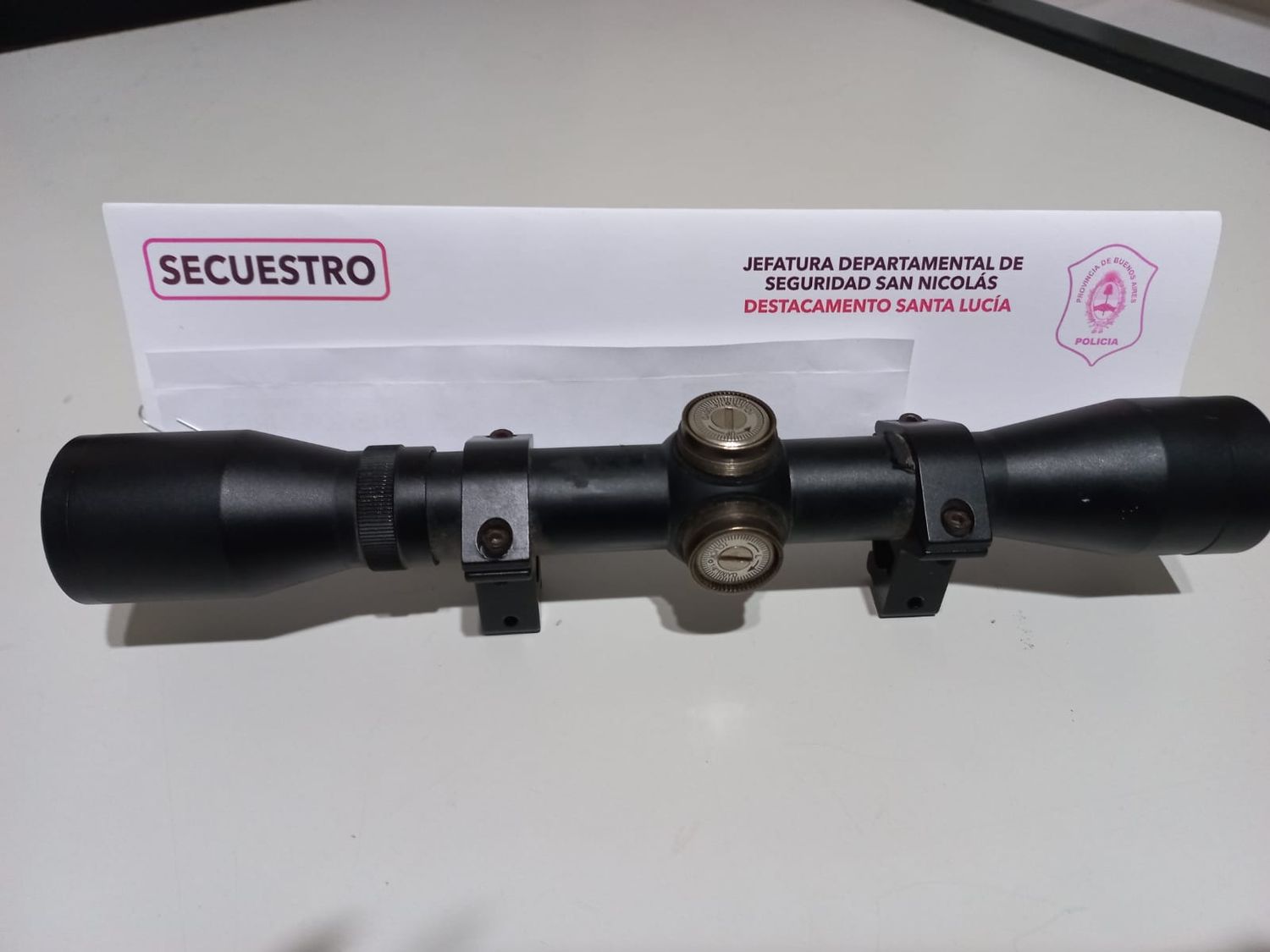 Allanan viviendas del Bajo Puerto y secuestran elementos relacionados con el robo en Ingeniero Moneta