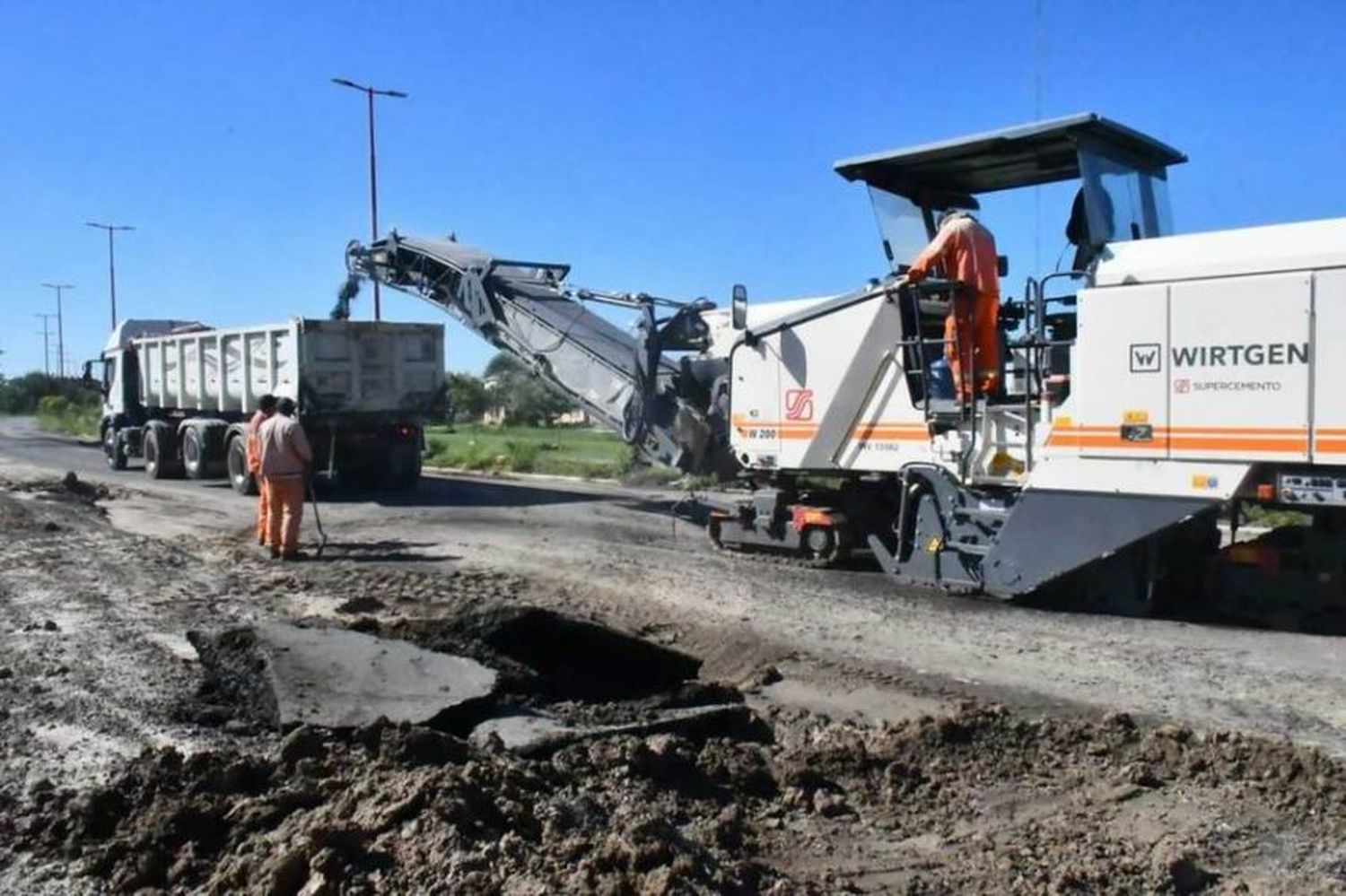 Tras una semana de estar paralizadas, reactivan obras para reparar los accesos a Clorinda