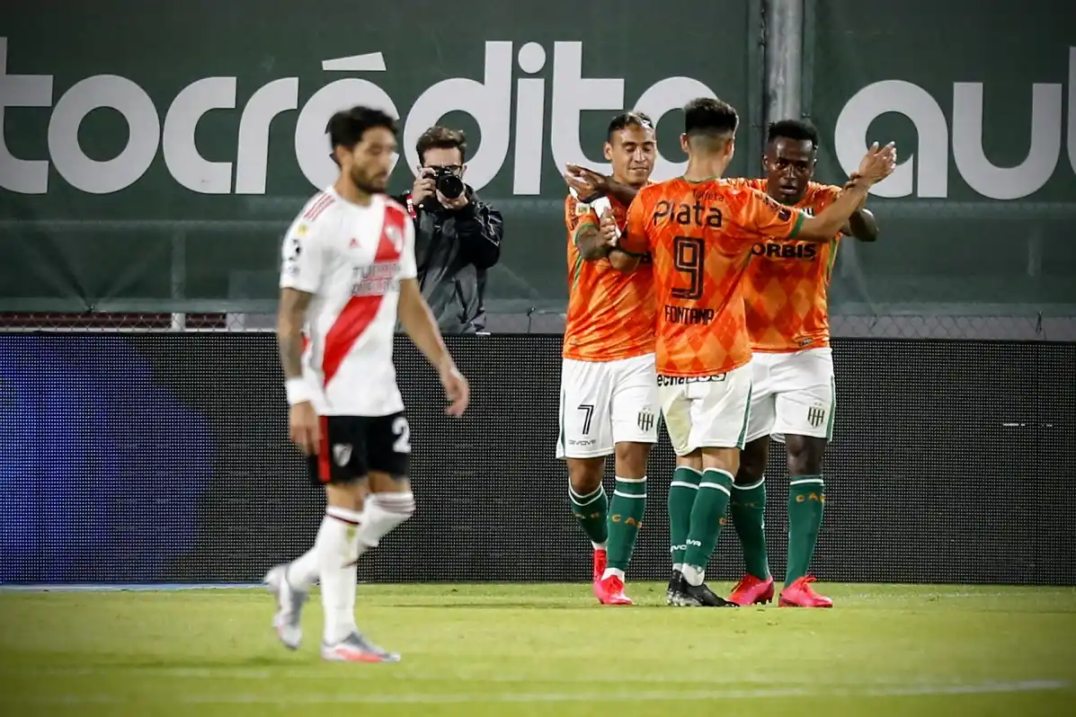Banfield sorprendió a un RIver desconocido y le ganó 3-1 en el cierre de la fecha
