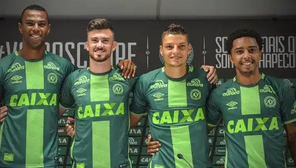 Dos meses después del accidente, Chapecoense presentó su plantel
