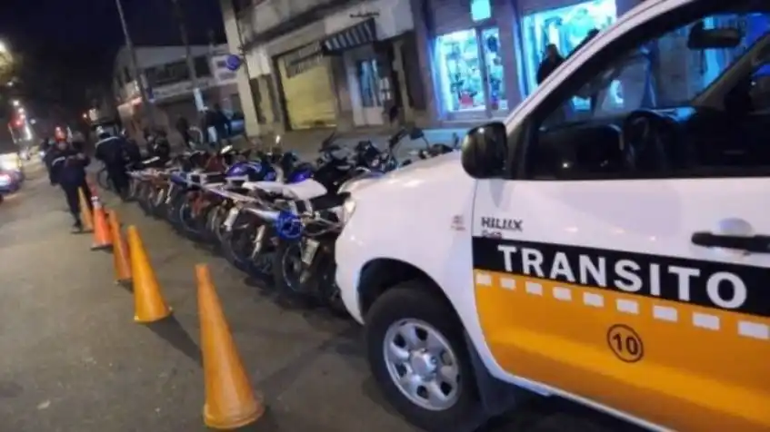 Rosario: un joven le quebró el brazo a una agente de Tránsito
