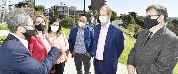 Bordet firmó los contratos para iniciar obras sanitarias  y de gas por más de  289 millones de pesos