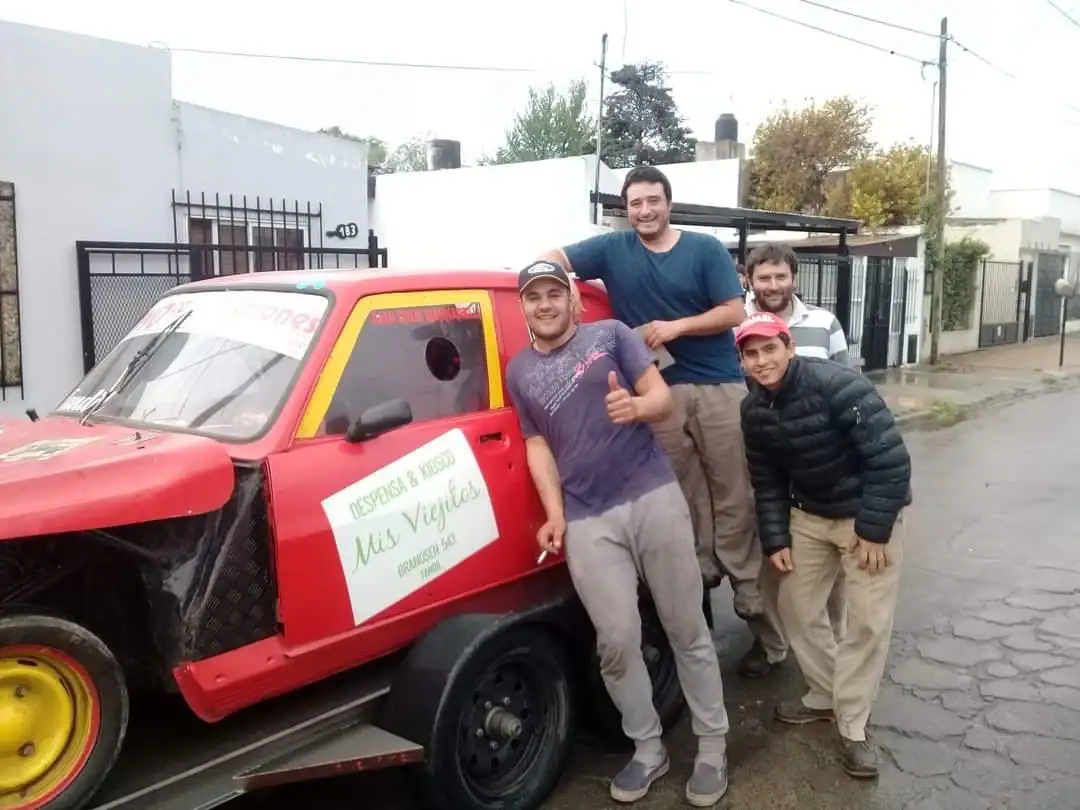 Ferragine y colaboradores de la peña "El Martillo".