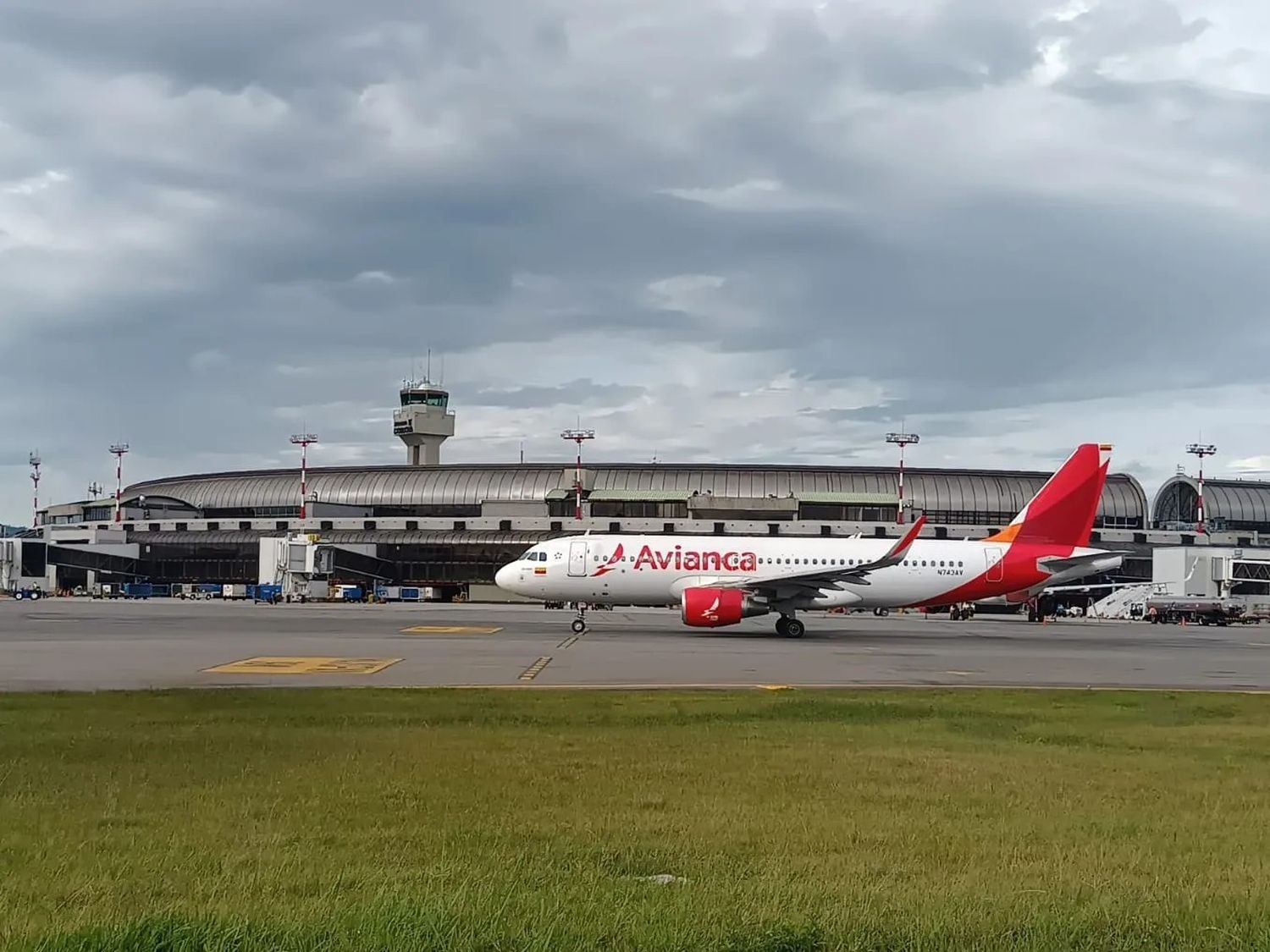 Avianca solicitó sumar dos destinos colombianos y más vuelos a El Salvador y México