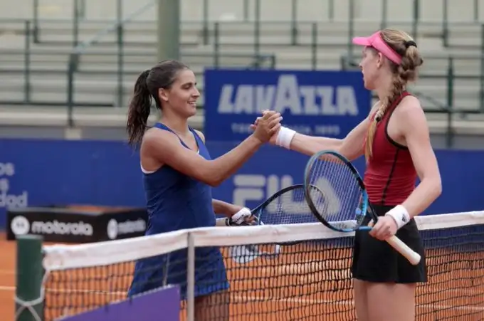 FOTO ARGENTINA OPEN Carlé y Papamichail, en el saludo final.