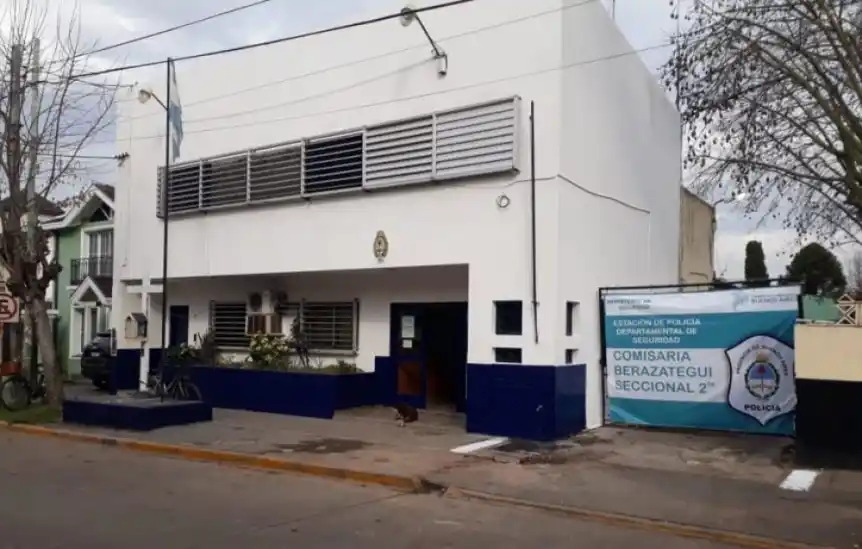 El hecho ocurrió este lunes en la Comisaría Segunda de Ranelagh, en Berazategui,