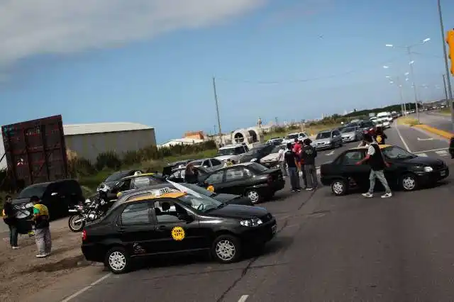 Paro de transporte en Mar del Plata: Taxistas se reunieron con autoridades provinciales 