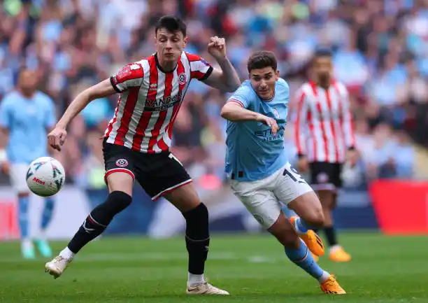 Alvarez en acción frente a Sheffield United.