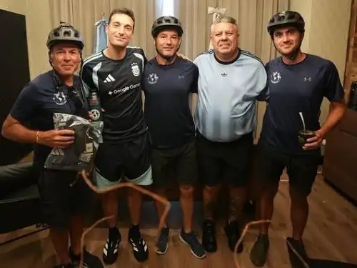 Los biciviajeros en EE.UU.: “Compartimos unos mates con Tapia, Scaloni y todo el cuerpo técnico"
