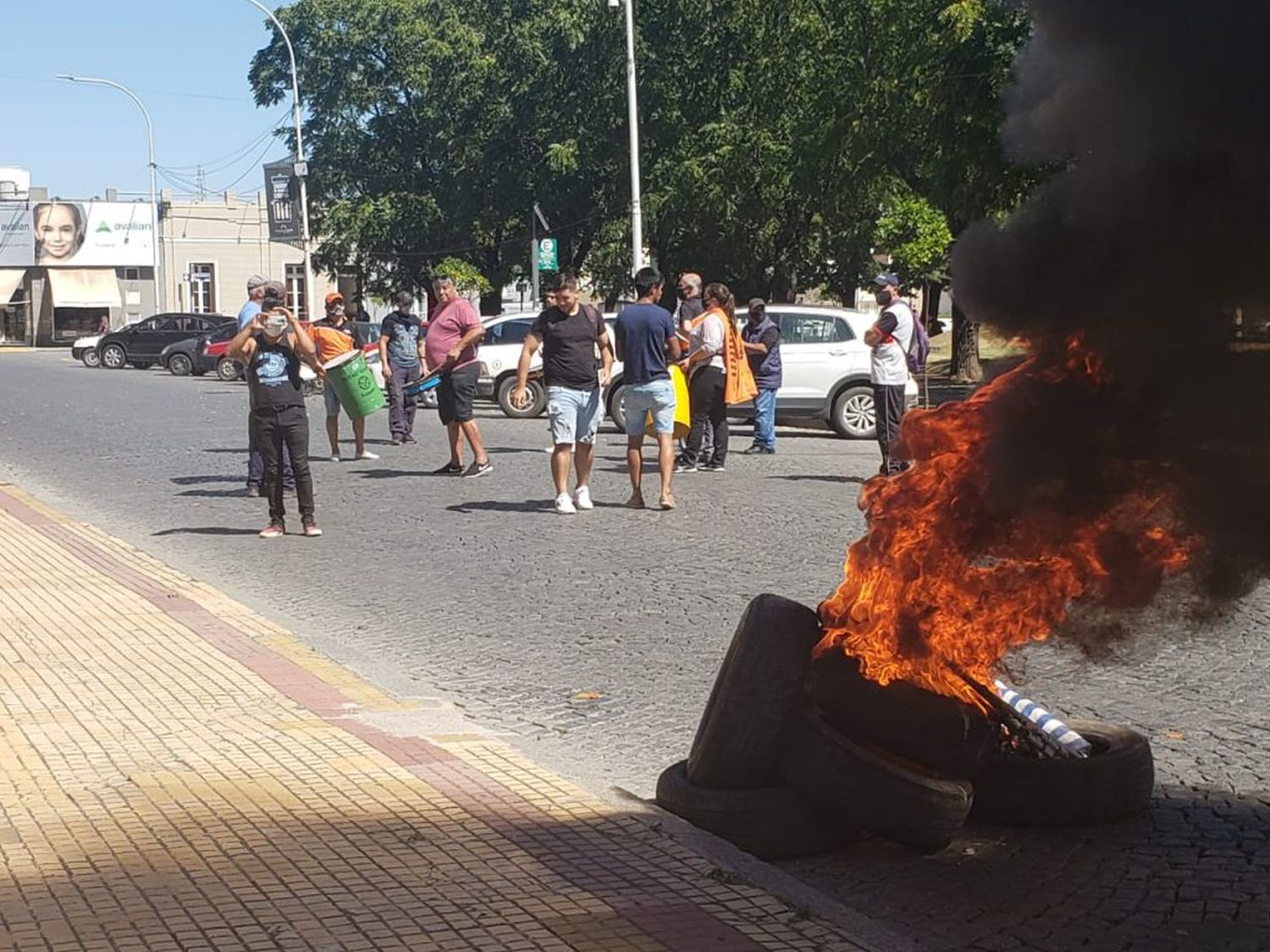 Los municipales nuevamente marcharon y reclamaron frente a la Intendencia