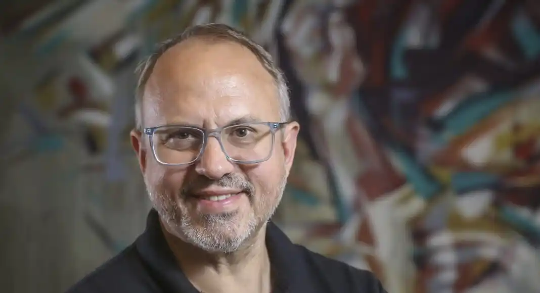 Valenzuela cada vez más cerca de La Libertad Avanza