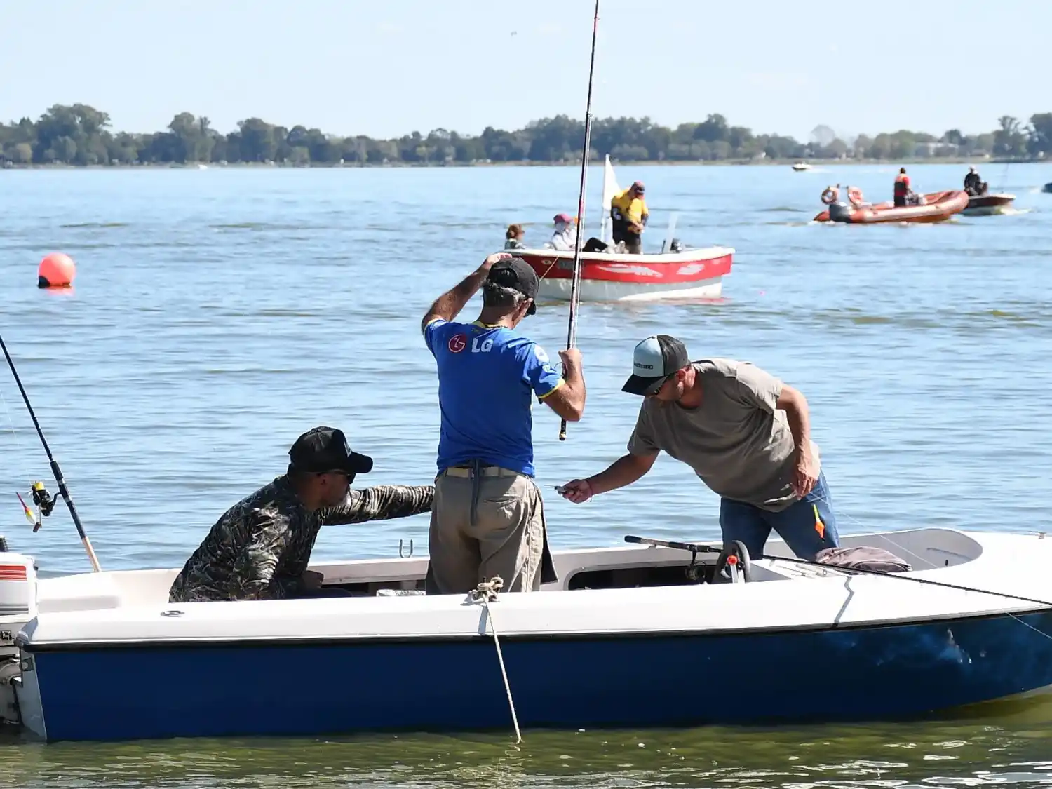 El pejerrey vuelve a reinar en Chascomús: el renacimiento de la pesca impulsa la temporada turística otoñal