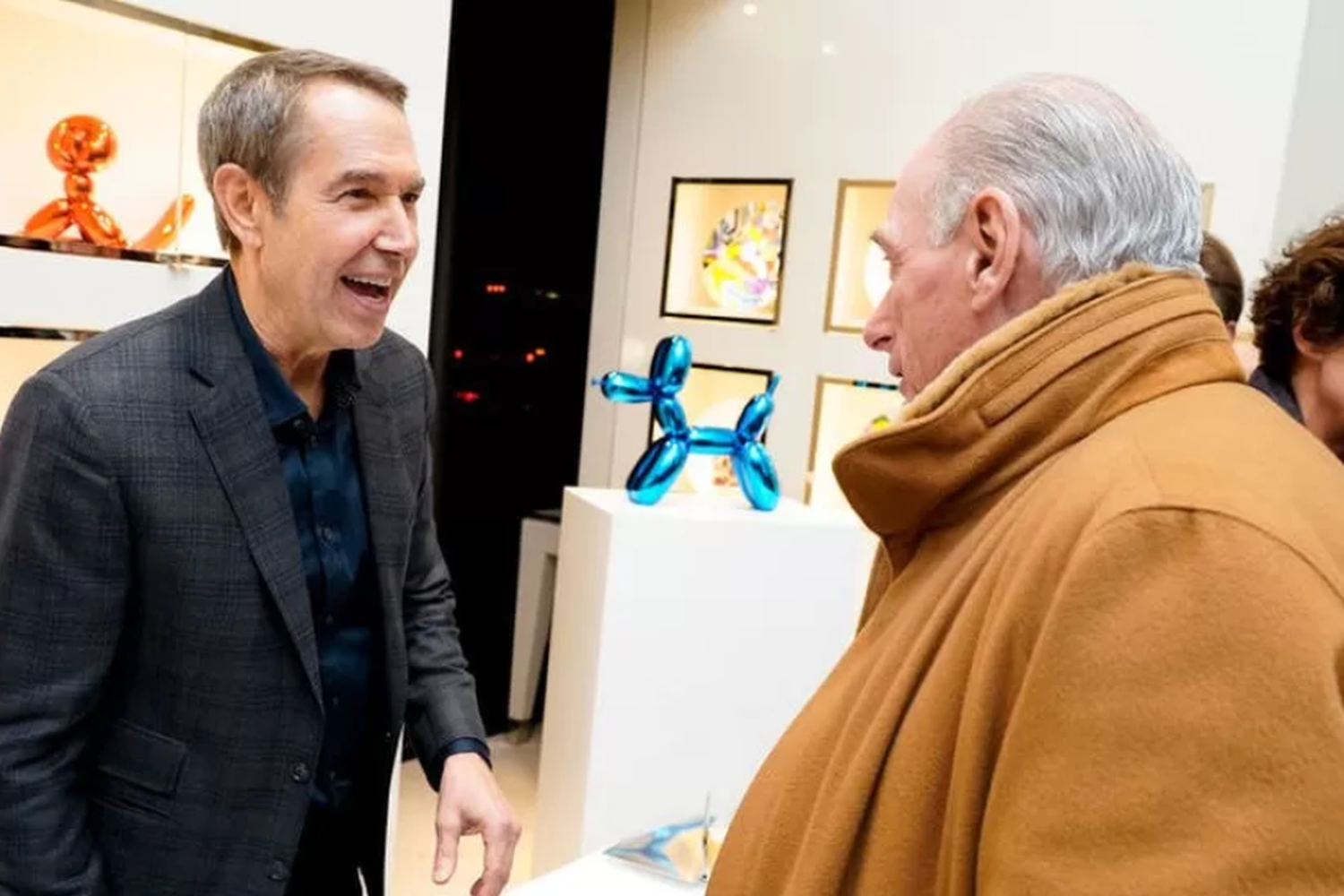 Jeff Koons realizó icónicas esculturas de diferentes tamaños que retratan a animales, en acero inoxidable y con un acabado similar al efecto de un espejo o vidrio. Getty Images