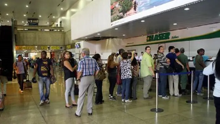 Laser ofrece alternativas para compensar a pasajeros afectados por suspensión de vuelos