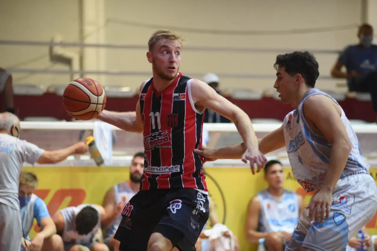 EN VIVO: Central pone primera ante Regatas