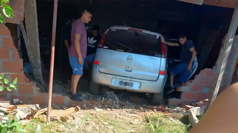 Video: Un alcoholizado chocó una casa y mató a dos hermanitos