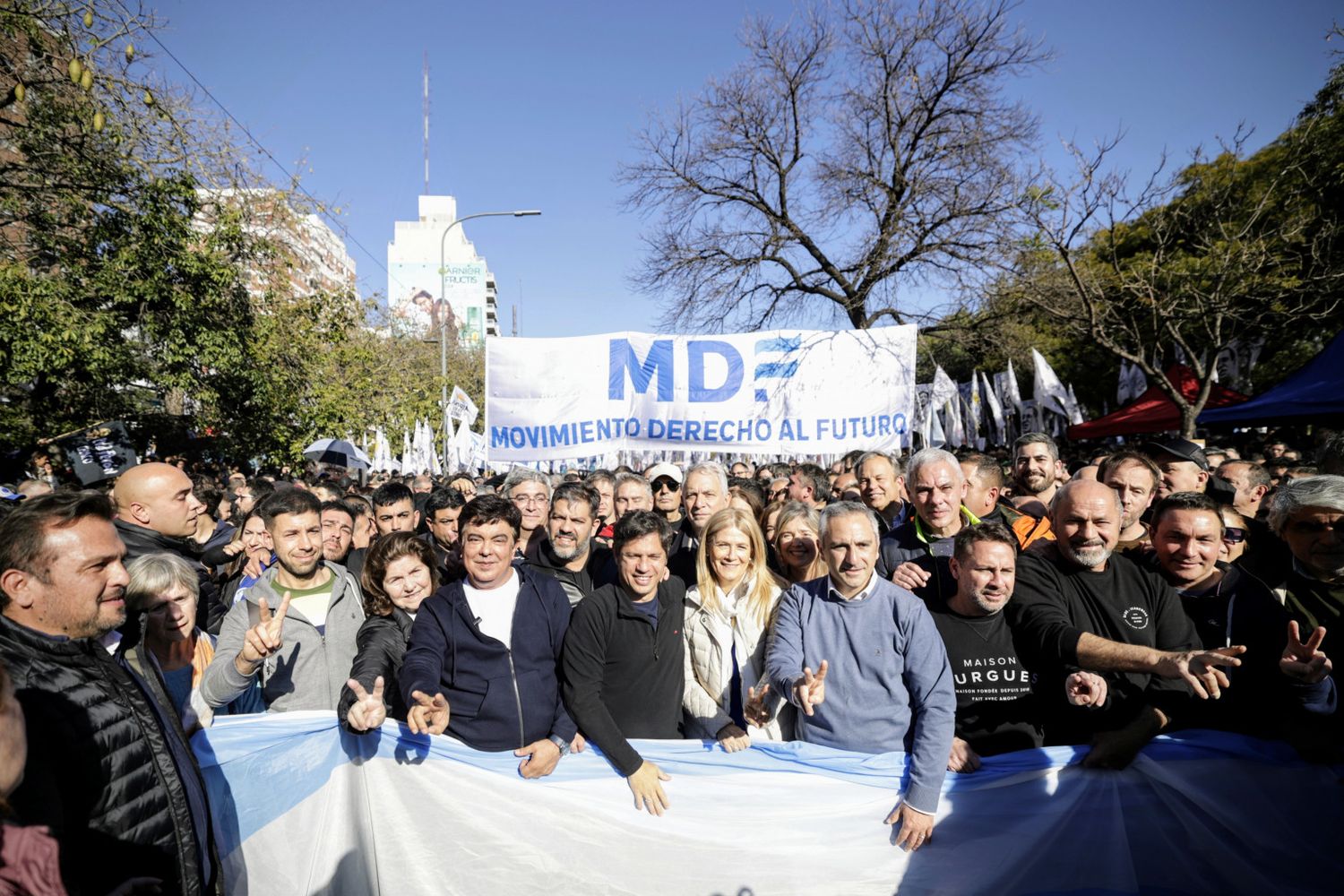El Gobernador fue con la columna de su Movimiento Derecho al Futuro
