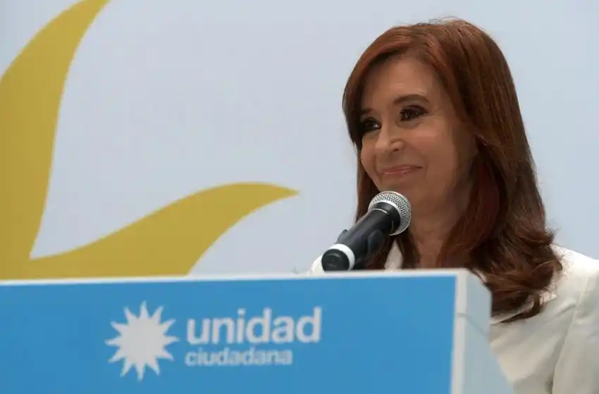 Cristina Kirchner acusó a Macri de «persecución política»