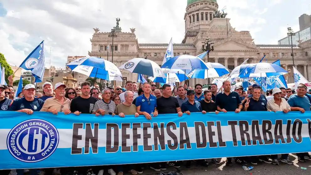 La CGT adelantó una reunión para debatir un paro general de 24 horas contra la reforma laboral
