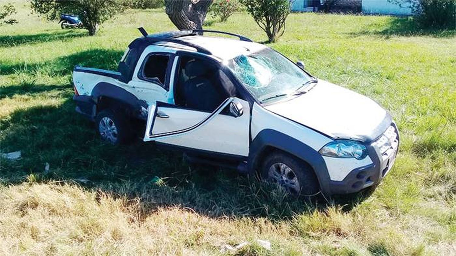 Cuatro fallecidos, entre ellos un bebé, tras choque entre dos camionetas  