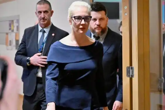 La viuda de Navalny acusó a Putin de su muerte, mientras aún espera que le entreguen su cuerpo