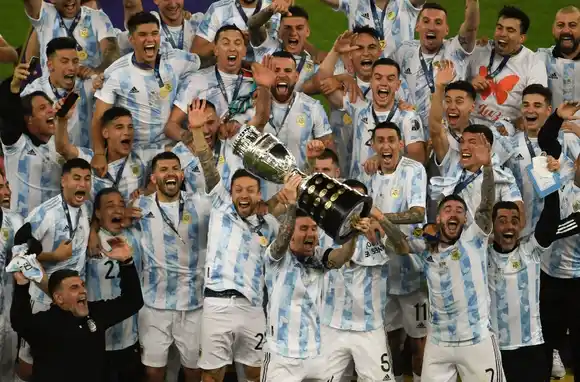 "Dibu" Martínez: "Tenía más ganas de que fuera campeón Lio antes que yo"