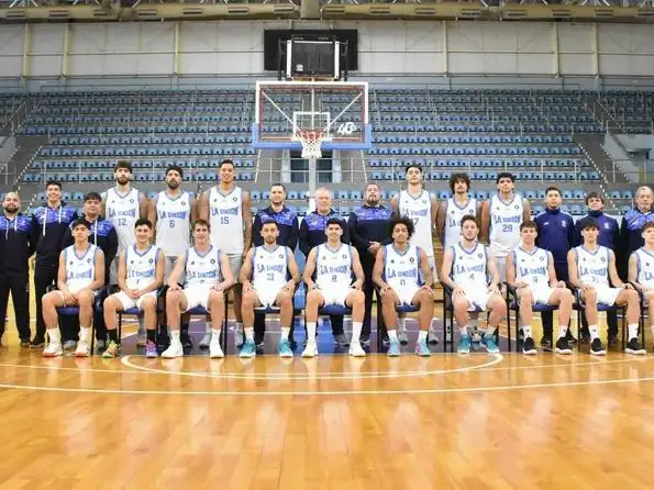 La Unión presentó indumentaria
y espera a Regatas Corrientes
