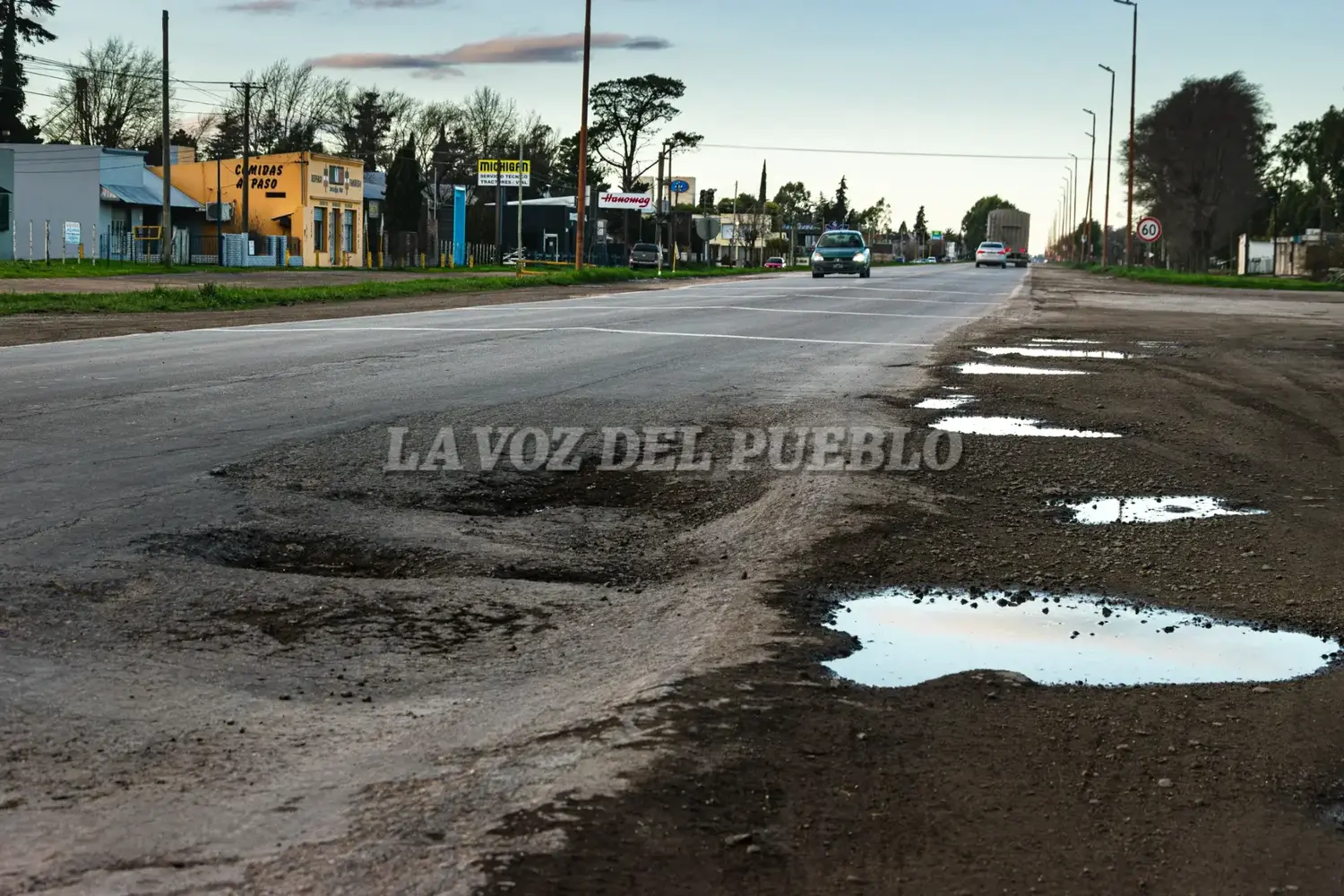 Pozos crecientes en la ruta 3, en la zona urbana de nuestra ciudad