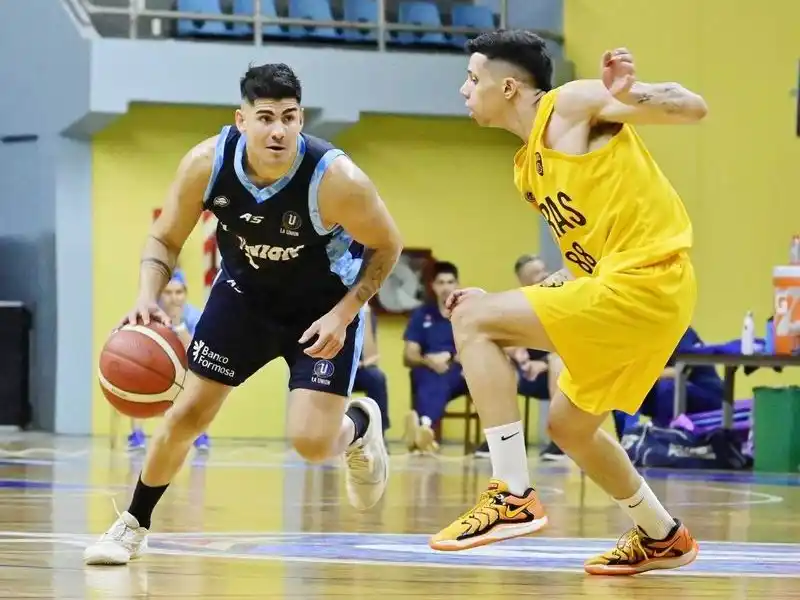 La Unión de Formosa le ganó
a Obras en el Cincuentenario