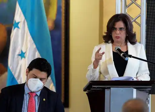EN MEDIO DE NARCOESCÁNDALO: Presidenta de Honduras nombra nueva ministra de Defensa