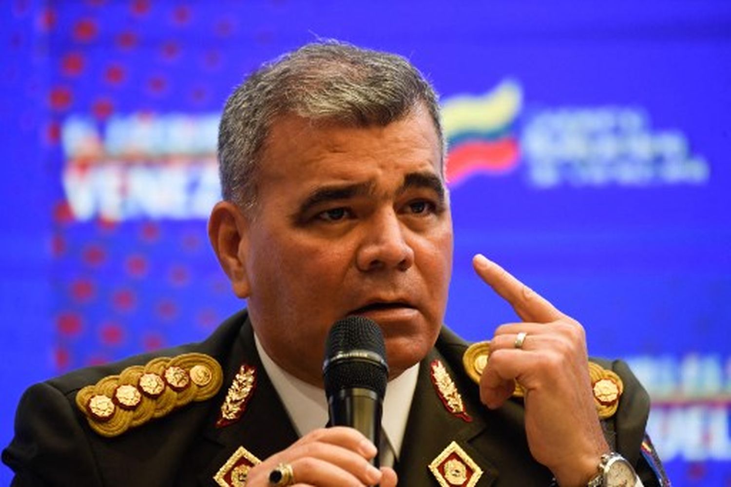 ACUSA A COLOMBIA Y A LOS MEDIOS: Padrino López desestima argumentos de las víctimas de La Victoria – Apure