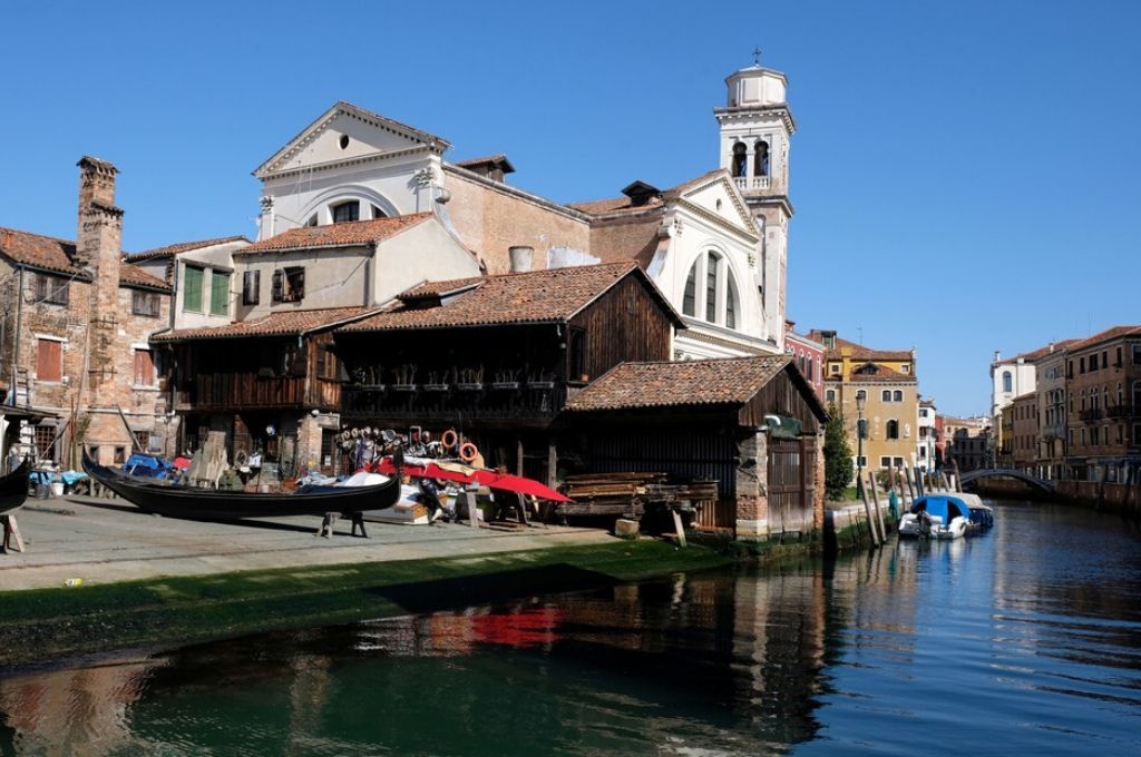 El agua de los canales de Venecia se vuelve cristalina por la cuarentena