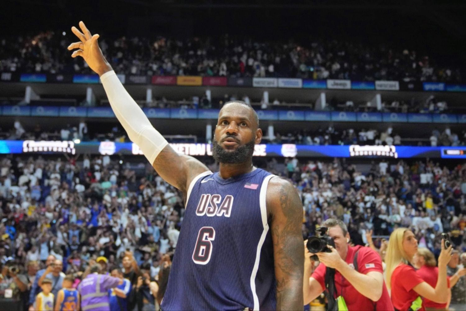 Video: LeBron James volvió a salvar a Estados Unidos de un escándalo