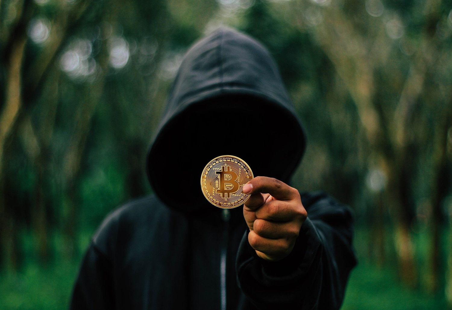 Por qué el Bitcoin cayó a valores mínimos desde 2020 y qué puede pasar a futuro