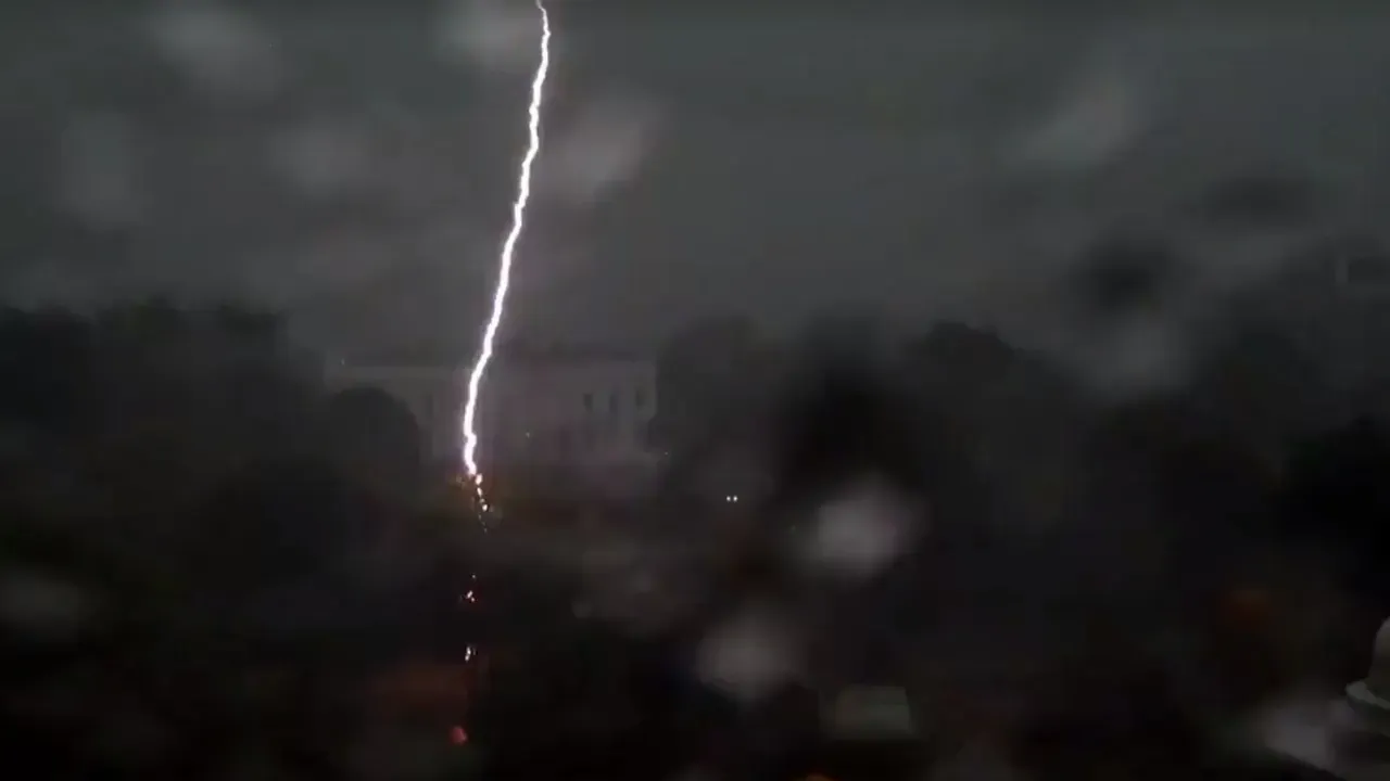 Video: Un rayo cae cerca de la Casa Blanca y deja cuatro heridos en estado crítico