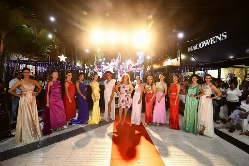 Está todo listo para el megadesfile Pasarela rosa