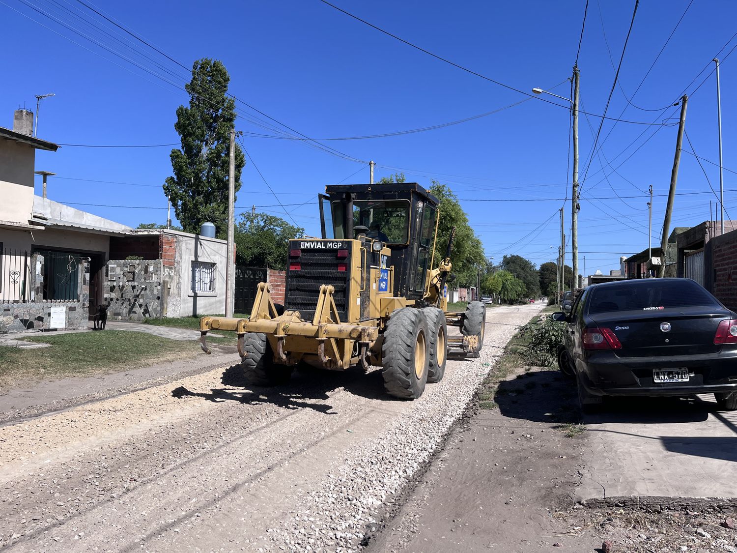 Intensifican el mantenimiento de calles no pavimentadas en distintos barrios de General Pueyrredon