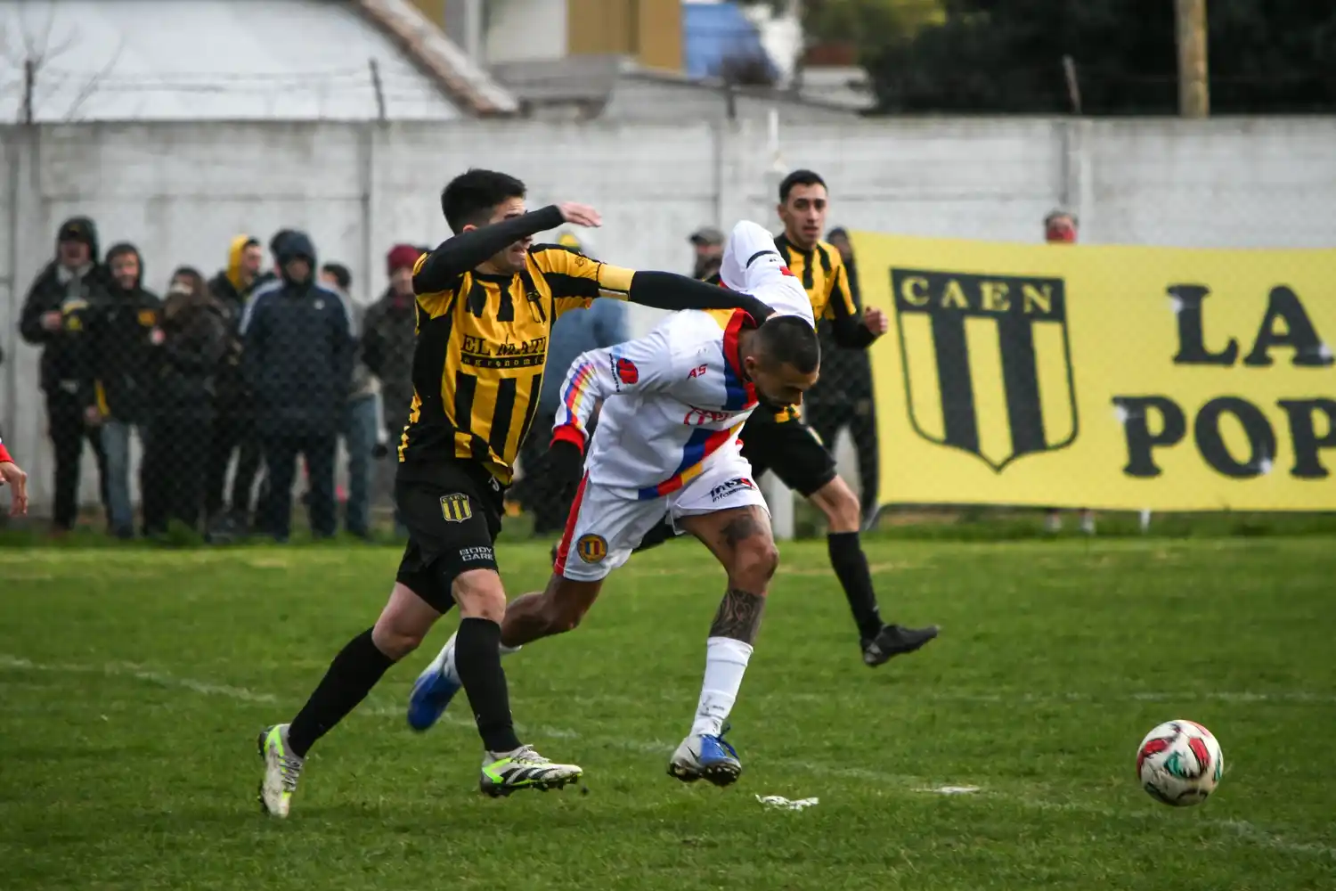 Empate con sabor amargo entre Colegiales y El Nacional