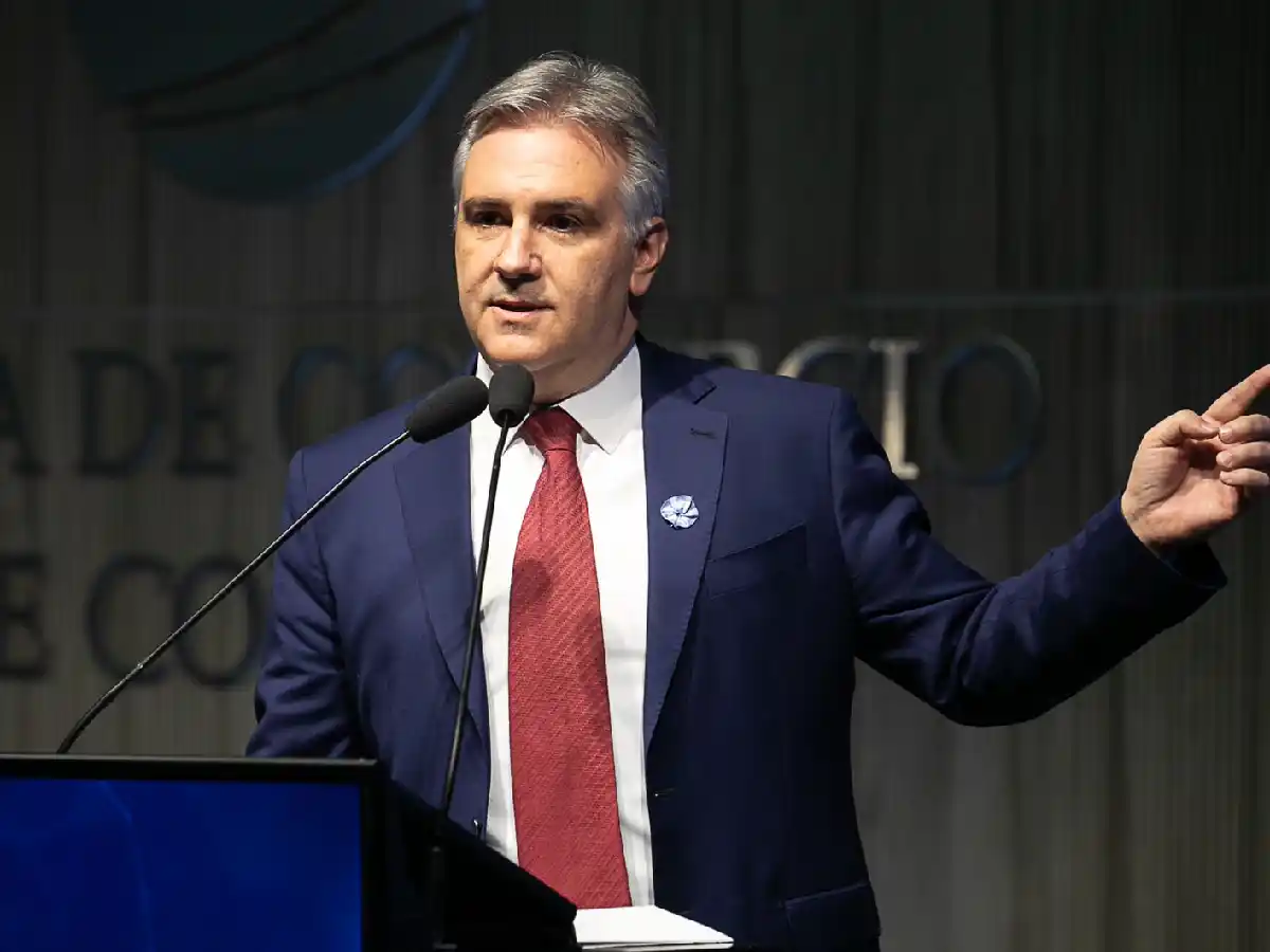 Martin Llaryora propone crear una policía municipal entrenada en el uso de armas no letales