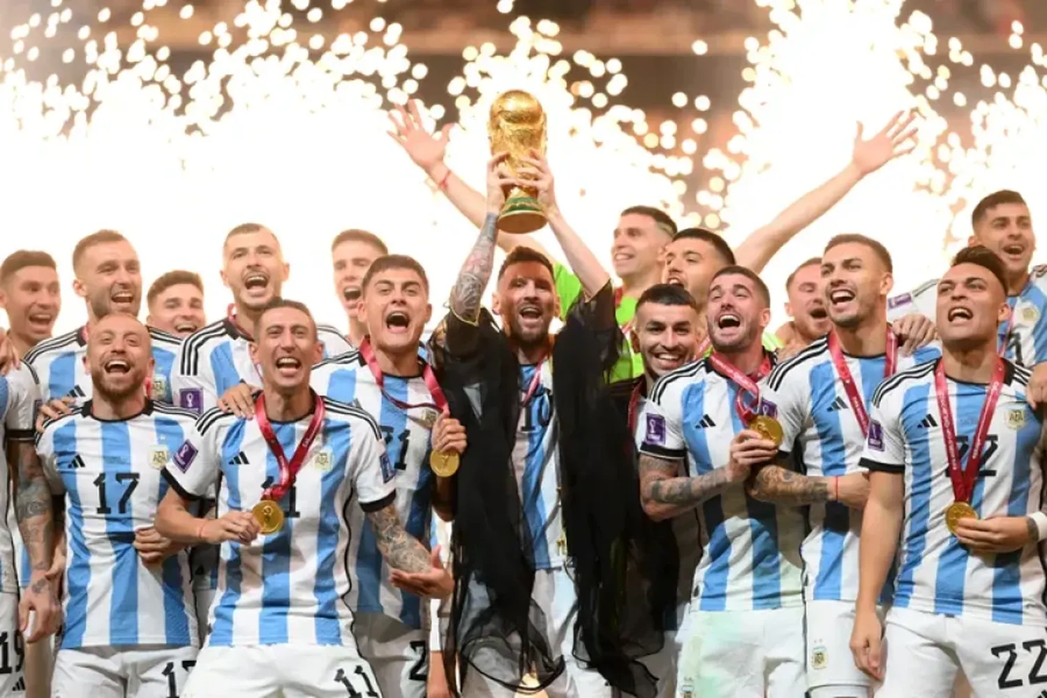 El Gobierno decretará feriado Nacional para este martes 20 por la obtención de la Copa del Mundo