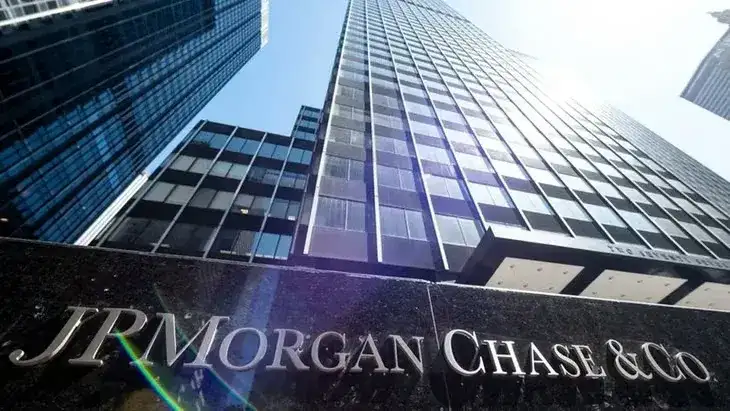 J.P. Morgan recortó fuerte su proyección de actividad económica para Argentina y anticipó una recesión