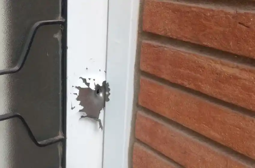 Dispararon por segunda vez el frente de la casa del taxista candidato en su gremio