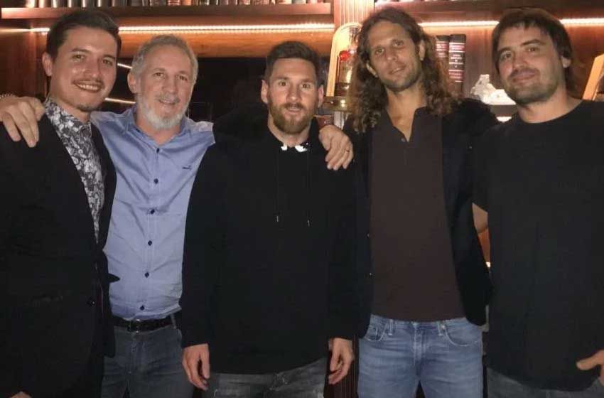La noche del 10: Messi, de salida con amigos