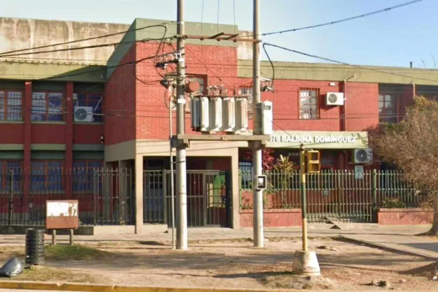 Sorprendieron a un ladrón llevándose un ventilador de una escuela