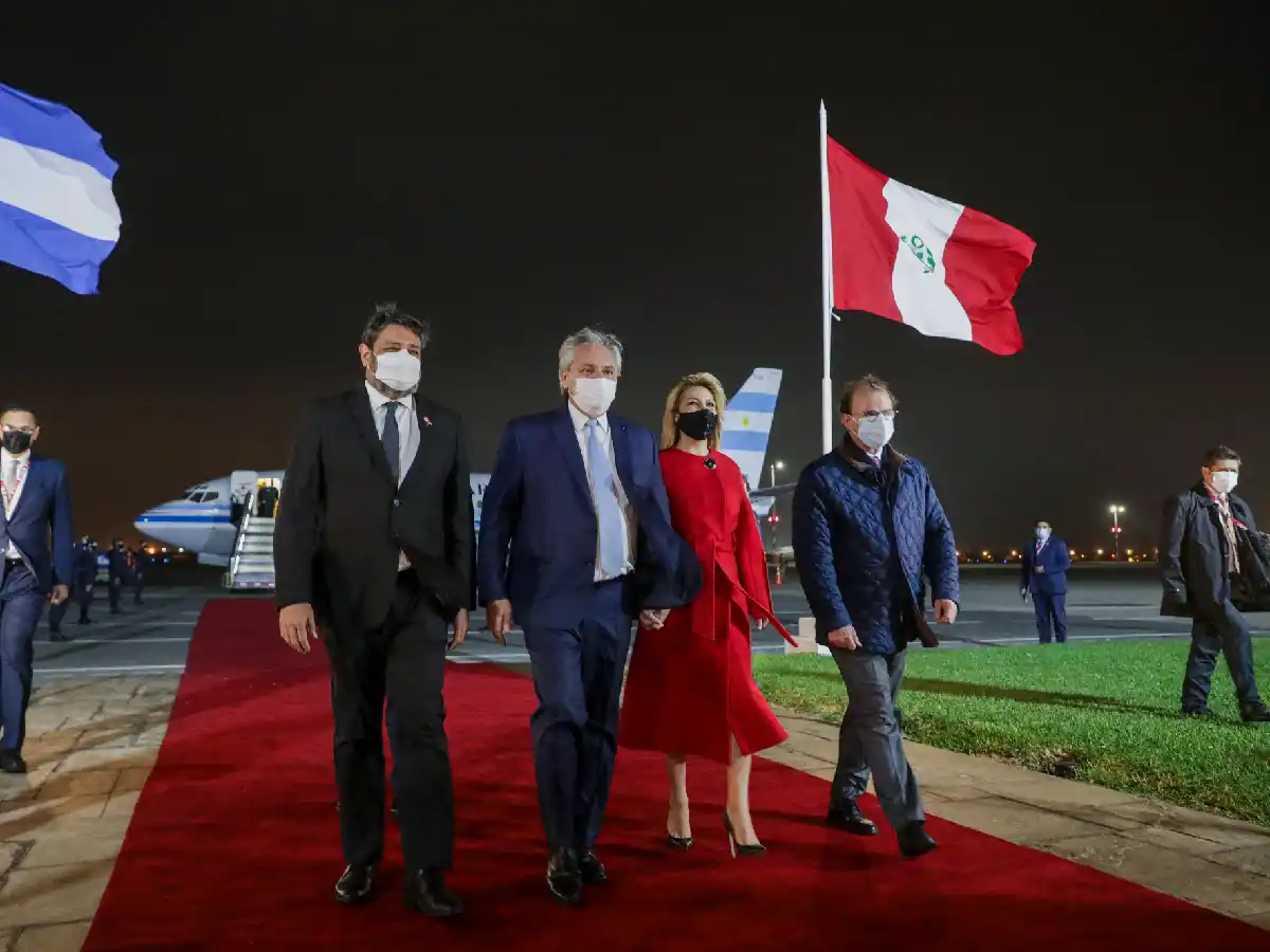 Alberto Fernández asiste en Perú a la asunción de Pedro Castillo