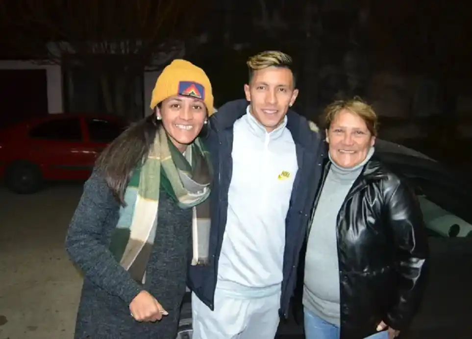 Lisandro Martínez estuvo de visita en su Gualeguay natal