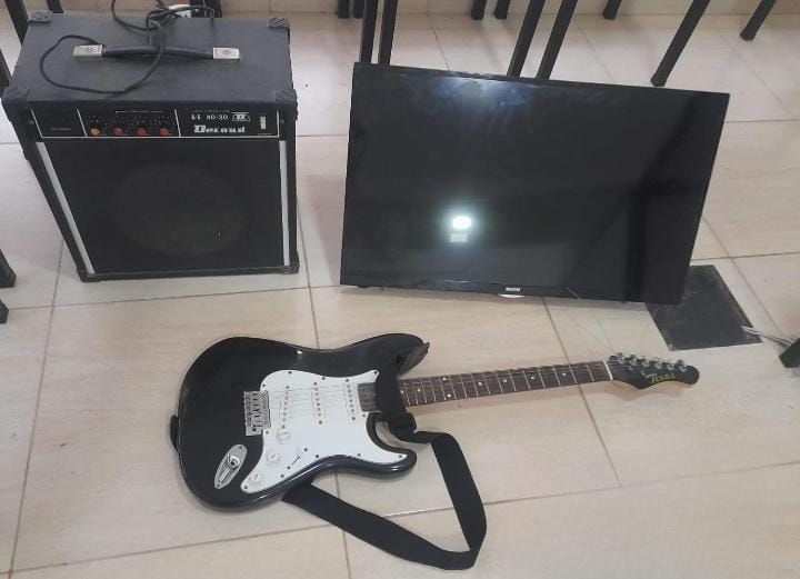 Visitó un templo evangélico, pero con malas intenciones: robó un televisor, una guitarra y un amplificador